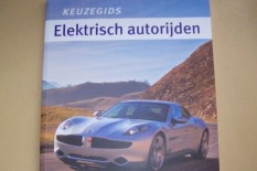 Boek elektrisch autorijden informeert consumenten en ondernemers